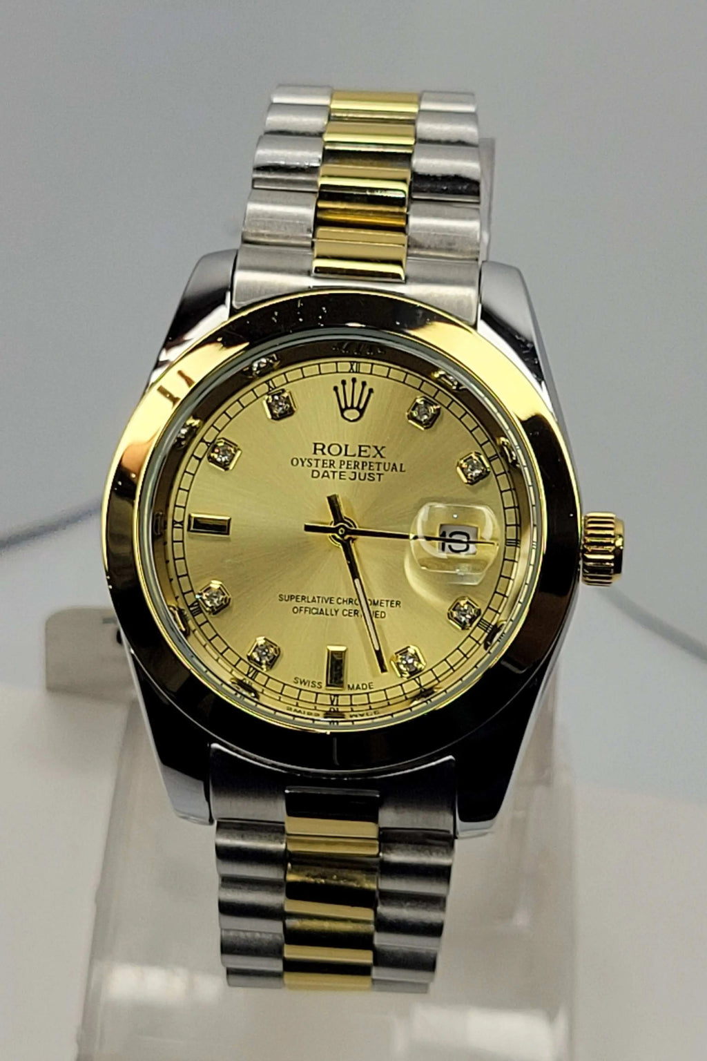 Rlx DateJust Golden Plain Closeup